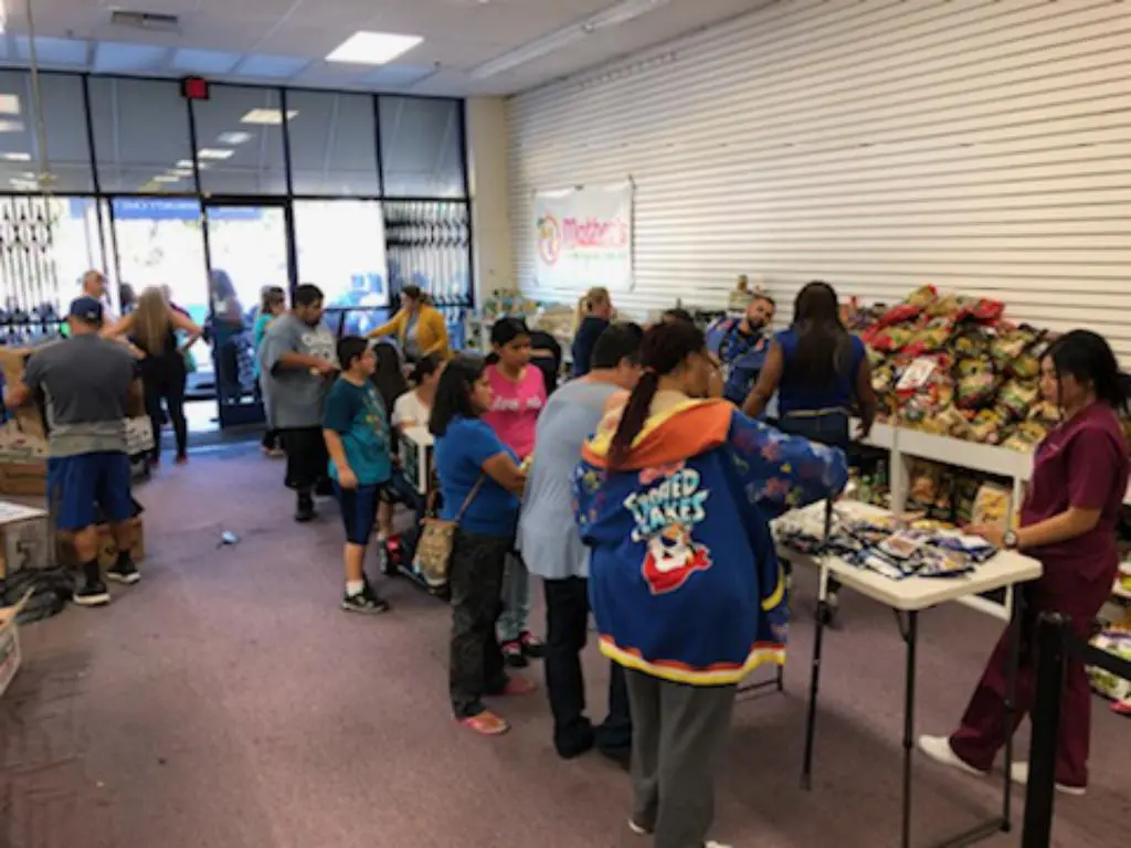 2017 ROADS Thanksgiving Food Drive – people gathered inside